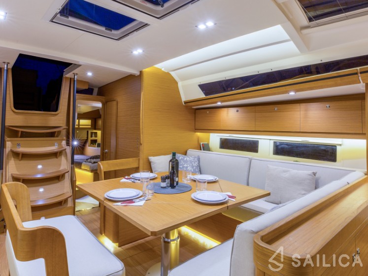 Dufour 520 GL - Yacht Charter Sailica
