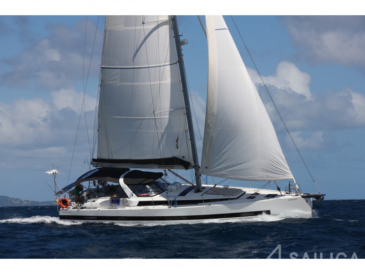 Oceanis 62 - Yacht Charter Sailica