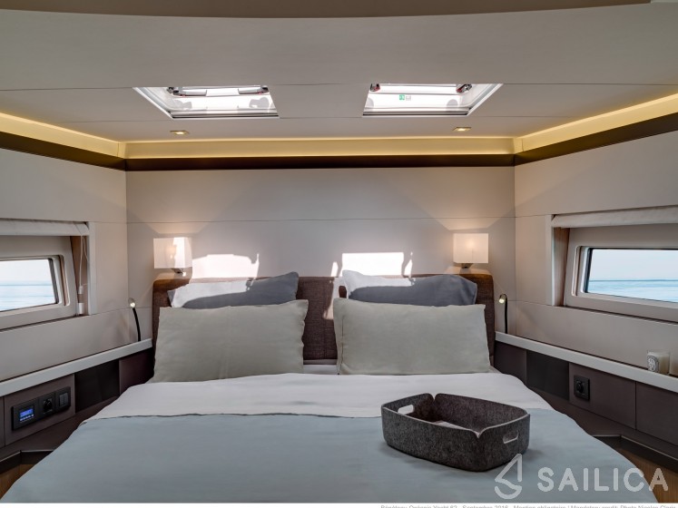 Oceanis 62 - Yacht Charter Sailica