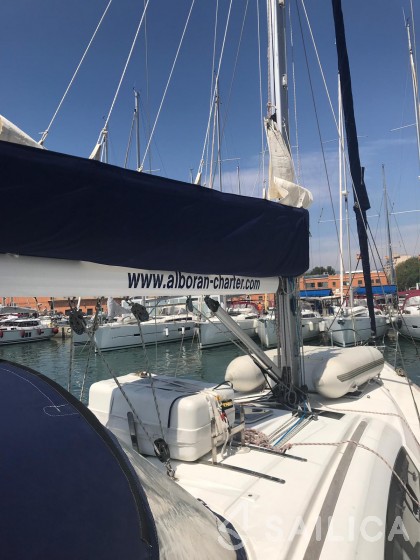 Oceanis 43 - Yacht Charter Sailica