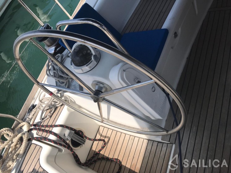 Oceanis 43 - Yacht Charter Sailica