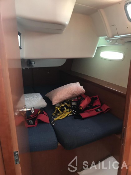 Oceanis 43 - Yacht Charter Sailica