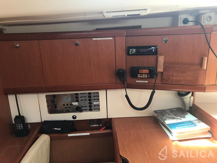 Oceanis 43 - Yacht Charter Sailica