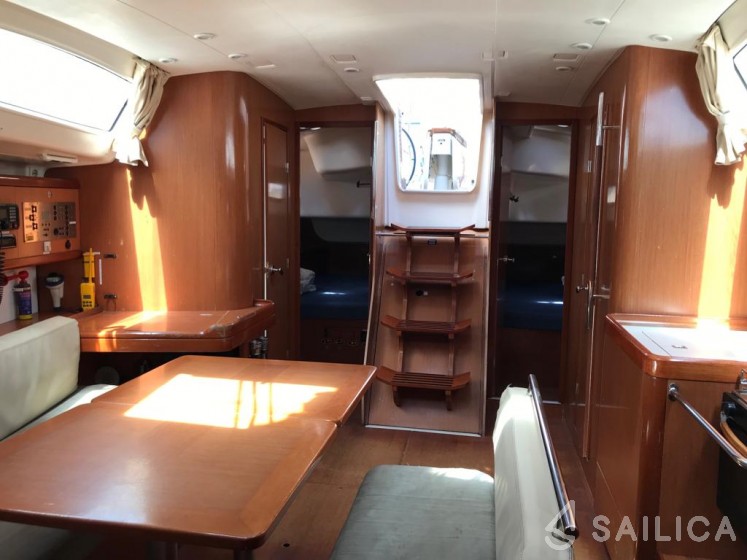 Oceanis 43 - Yacht Charter Sailica
