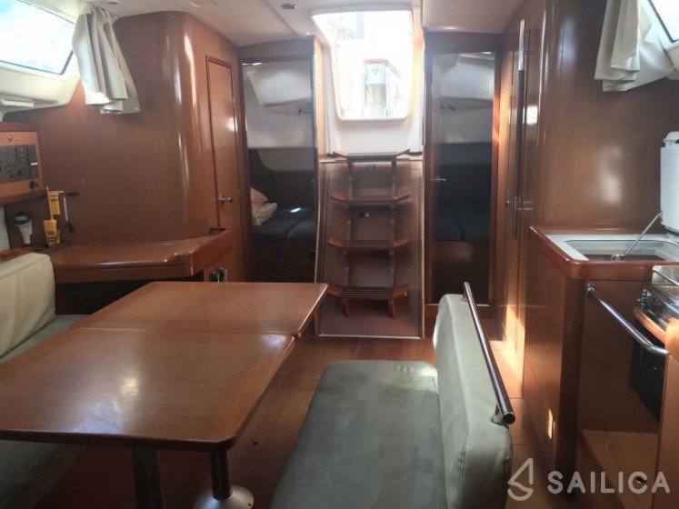 Oceanis 43 - Yacht Charter Sailica