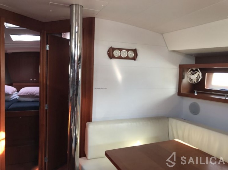 Oceanis 45 - Yacht Charter Sailica