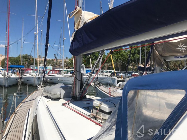 Oceanis 45 - Yacht Charter Sailica