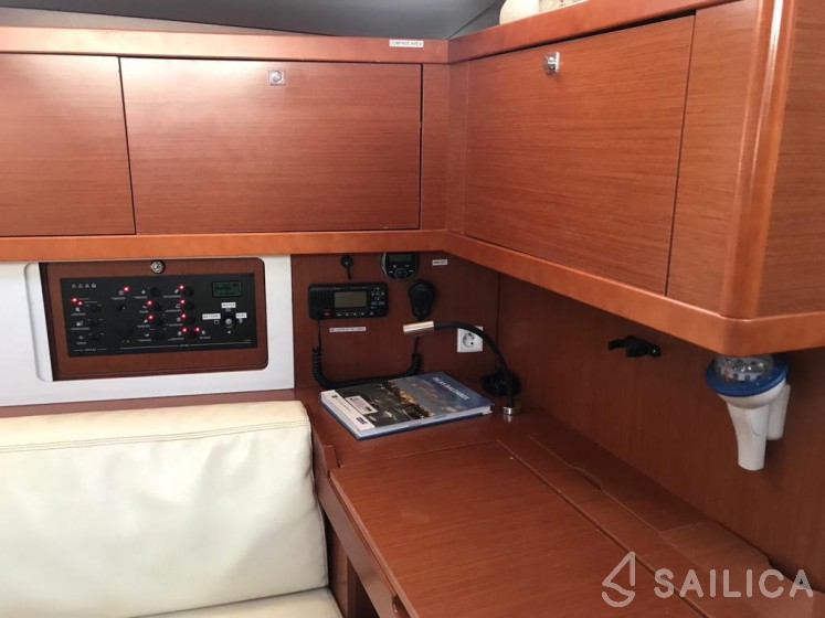 Oceanis 45 - Yacht Charter Sailica
