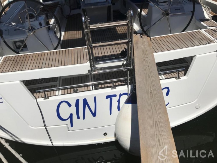 Oceanis 45 - Yacht Charter Sailica