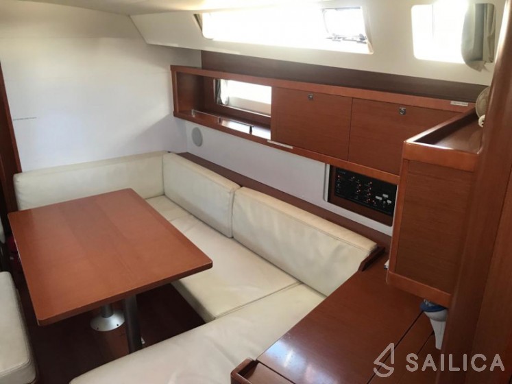 Oceanis 45 - Yacht Charter Sailica