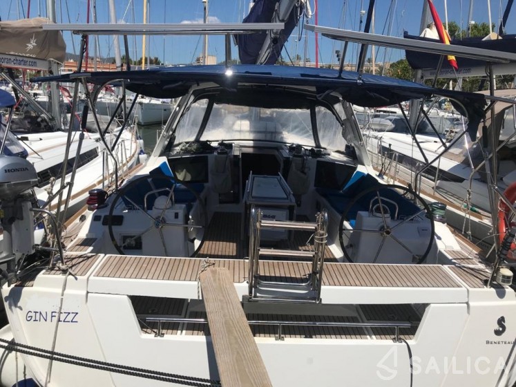 Oceanis 45 - Yacht Charter Sailica