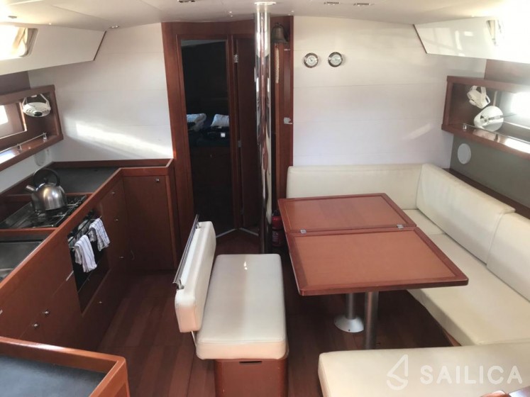 Oceanis 45 - Yacht Charter Sailica