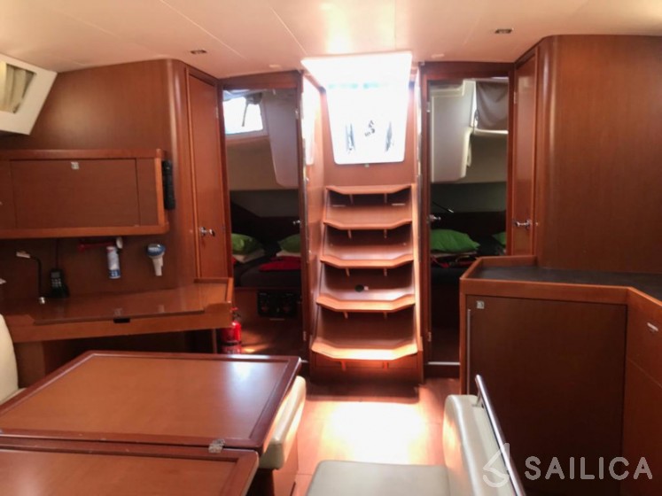 Oceanis 45 - Yacht Charter Sailica