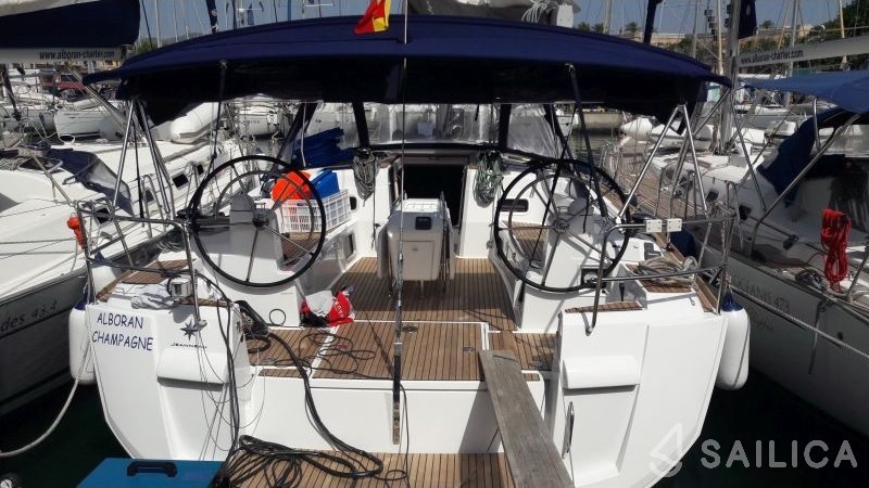 Sun Odyssey 519 - Yacht Charter Sailica