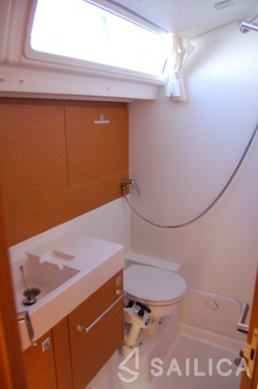 Sun Odyssey 519 - Yacht Charter Sailica