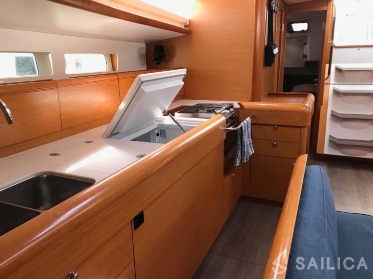 Sun Odyssey 519 - Yacht Charter Sailica