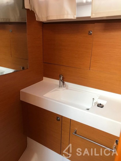Sun Odyssey 519 - Yacht Charter Sailica