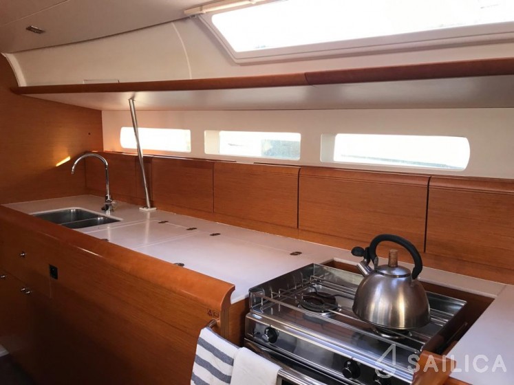 Sun Odyssey 519 - Yacht Charter Sailica
