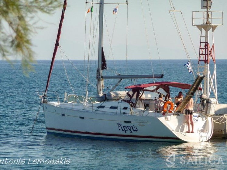Oceanis 393 - Yacht Charter Sailica