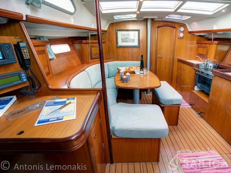 Oceanis 393 - Yacht Charter Sailica
