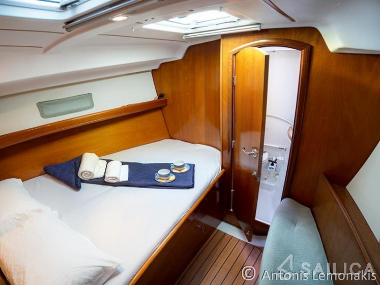 Oceanis 393 - Yacht Charter Sailica
