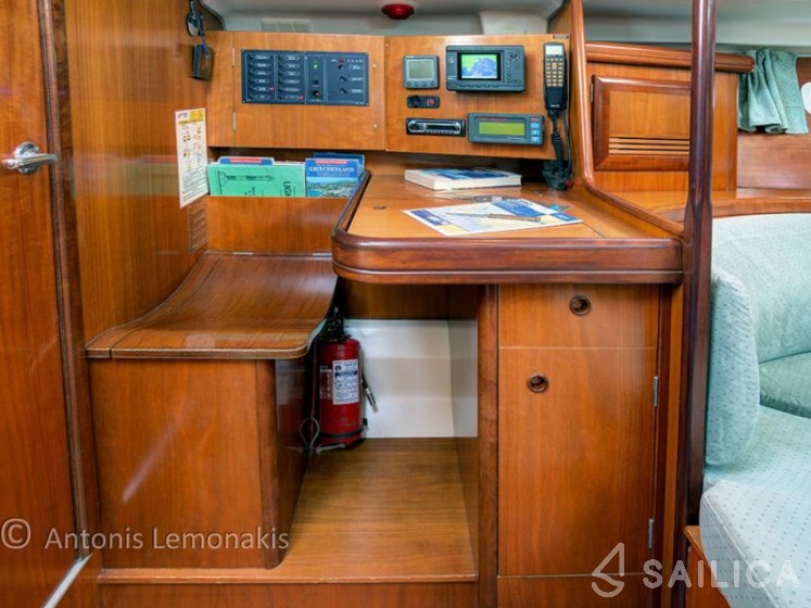 Oceanis 393 - Yacht Charter Sailica