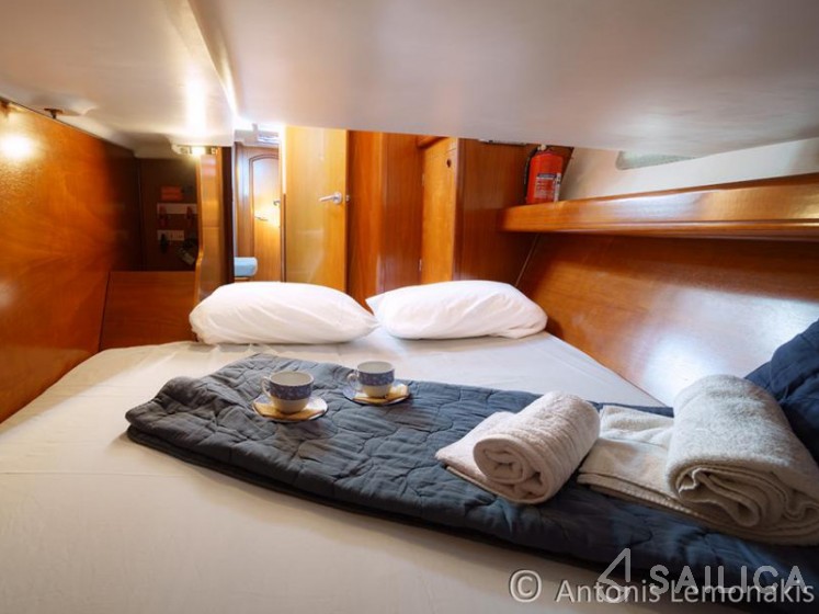 Oceanis 393 - Yacht Charter Sailica