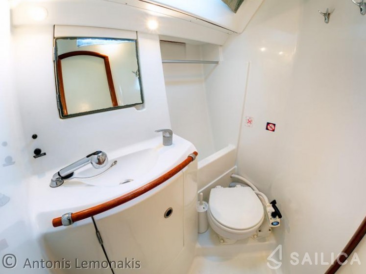 Oceanis 393 - Yacht Charter Sailica