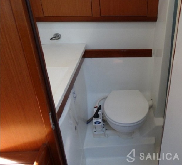 Oceanis 46 - Yacht Charter Sailica