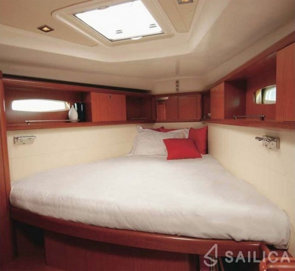 Oceanis 46 - Yacht Charter Sailica