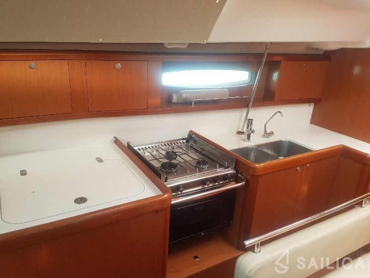 Oceanis 46 - Yacht Charter Sailica