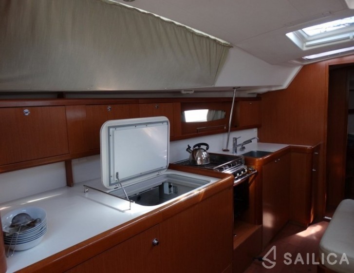 Oceanis 46 - Yacht Charter Sailica