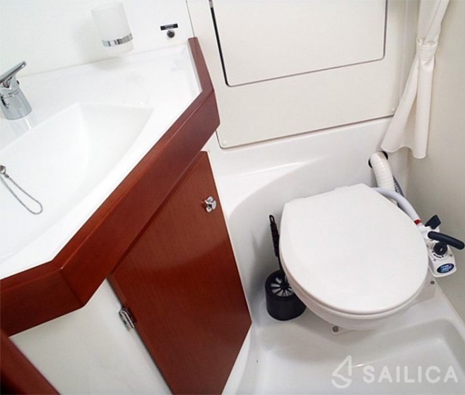 Sun Odyssey 509 - Yacht Charter Sailica