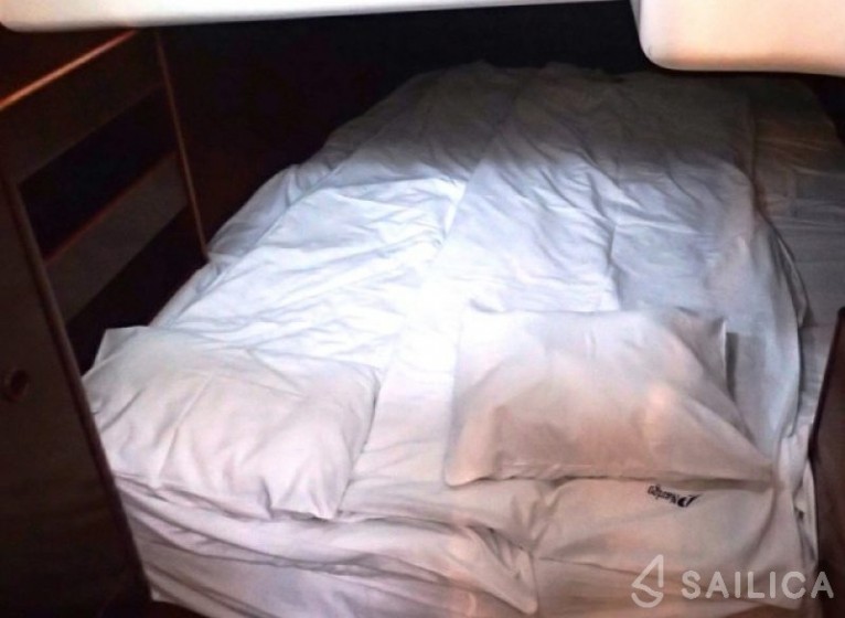 Oceanis 41.1 - Yacht Charter Sailica