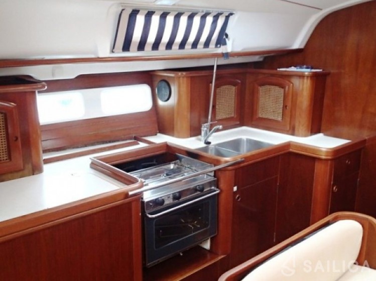 Oceanis 41.1 - Yacht Charter Sailica
