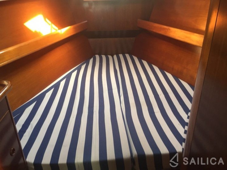 Oceanis 41.1 - Yacht Charter Sailica