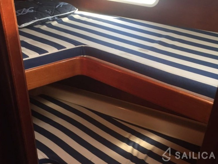Oceanis 41.1 - Yacht Charter Sailica