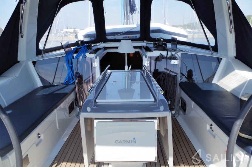 Oceanis 41.1 - Yacht Charter Sailica