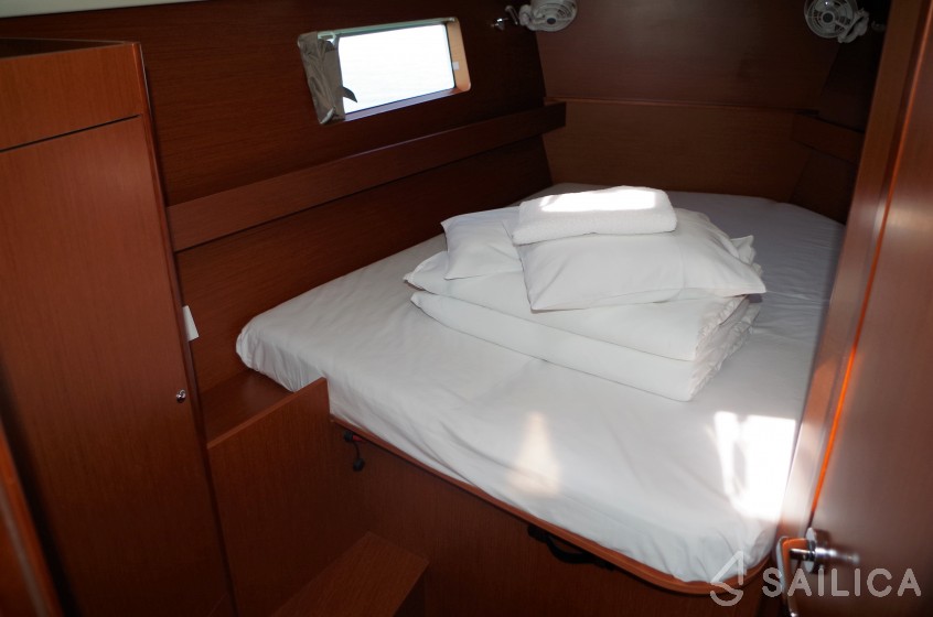Oceanis 41.1 - Yacht Charter Sailica