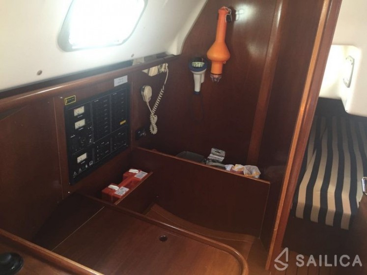 Oceanis 41.1 - Yacht Charter Sailica