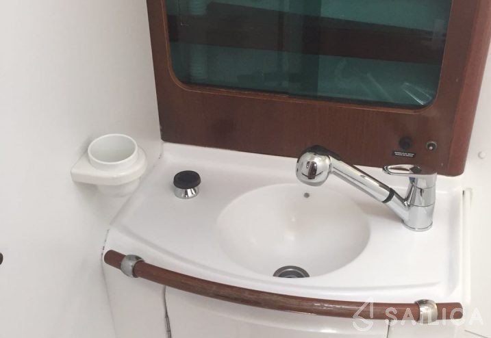 Oceanis 41.1 - Yacht Charter Sailica