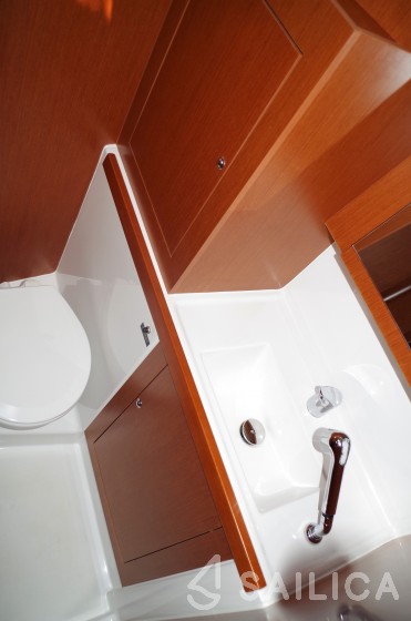 Oceanis 41.1 - Yacht Charter Sailica
