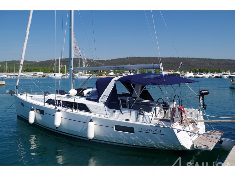 Oceanis 41.1 - Yacht Charter Sailica