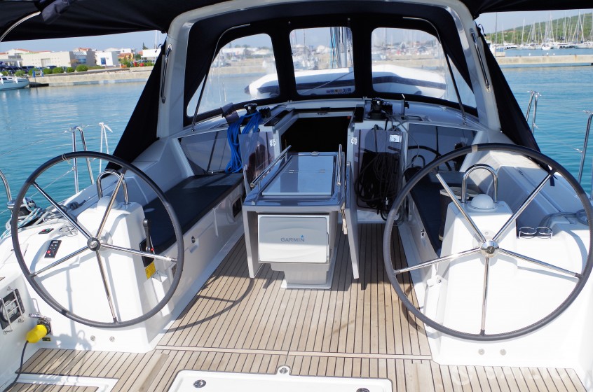 Oceanis 41.1 - Yacht Charter Sailica