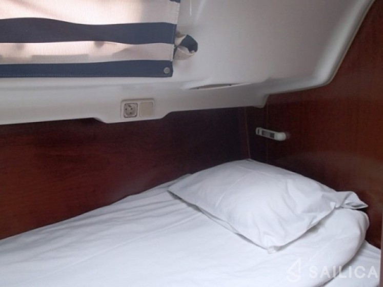 Oceanis 41.1 - Yacht Charter Sailica