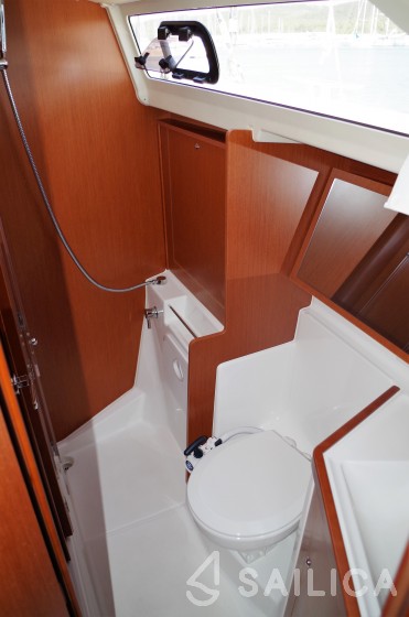 Oceanis 41.1 - Yacht Charter Sailica