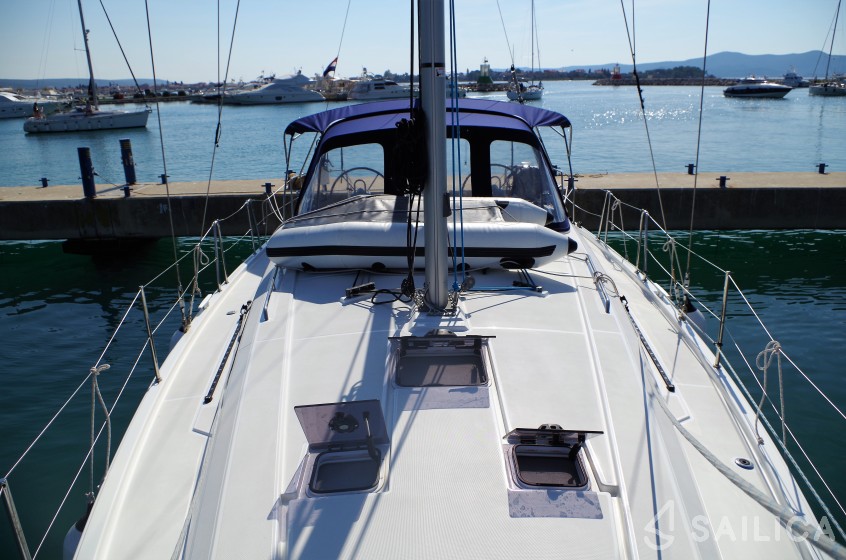 Oceanis 41.1 - Yacht Charter Sailica