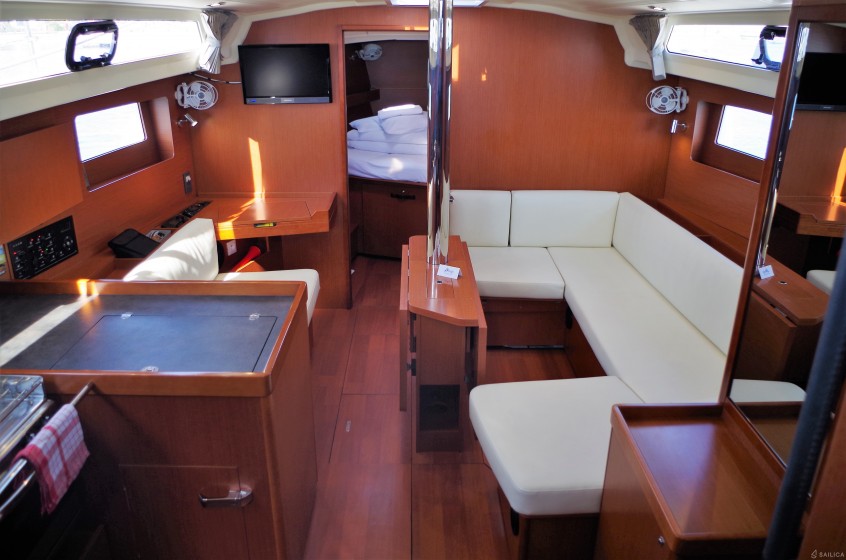 Oceanis 41.1 - Yacht Charter Sailica