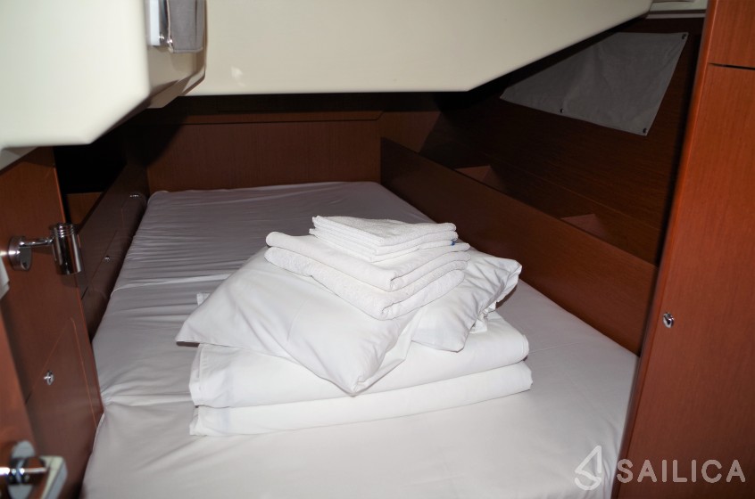 Oceanis 41.1 - Yacht Charter Sailica