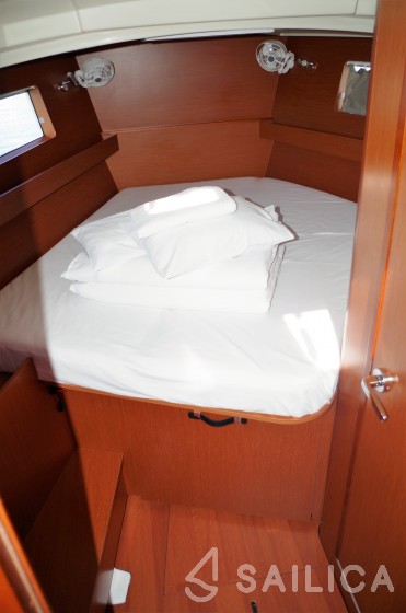 Oceanis 41.1 - Yacht Charter Sailica